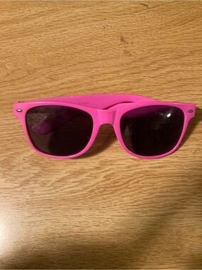 Bright Pink Wayfarer-Style Sunglasses